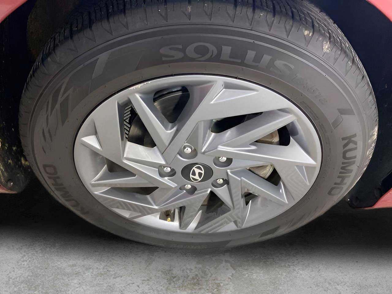 Used 2024 Hyundai Elantra SEL FWD image 9
