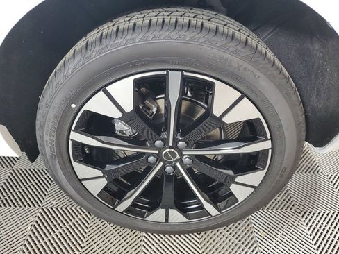 Used 2026 Volvo XC90 B5 Plus w/ Protection Package image 11