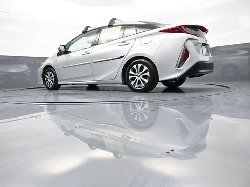 Certified 2020 Toyota Prius Prime Limited FWD image 30