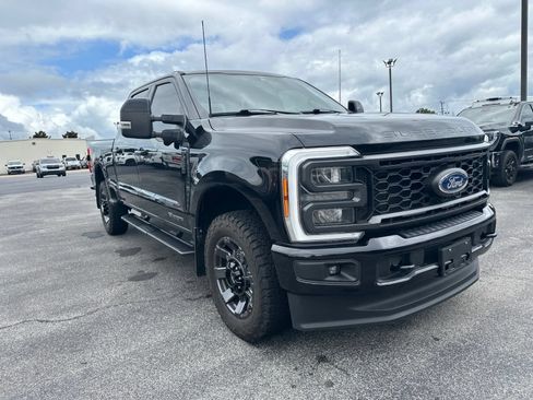 Used 2023 Ford F250 Lariat w/ Sport Appearance Package AWD/4WD image 3