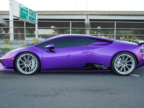 Used 2024 Lamborghini Huracan Tecnica RWD image 2