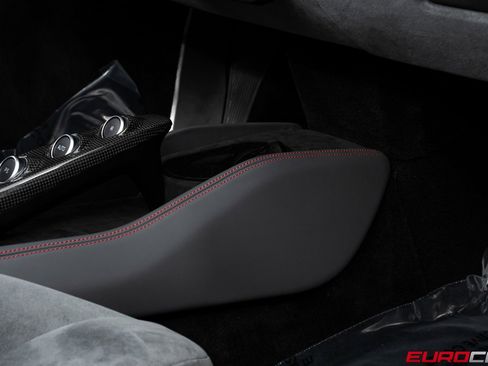 Used 2022 Ferrari F8 Tributo image 37
