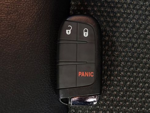 Used 2020 Jeep Compass Trailhawk AWD/4WD image 32