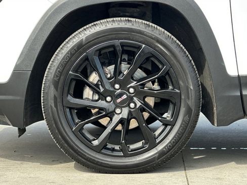 Used 2024 GMC Terrain SLE w/ Elevation Edition image 25