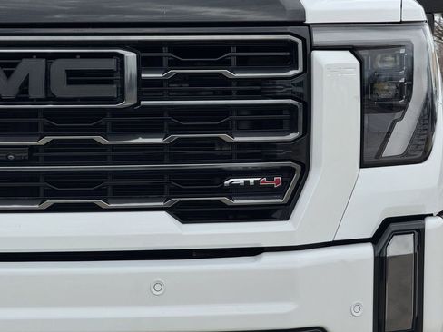 Used 2024 GMC Sierra 2500 AT4 w/ AT4 Preferred Package image 8