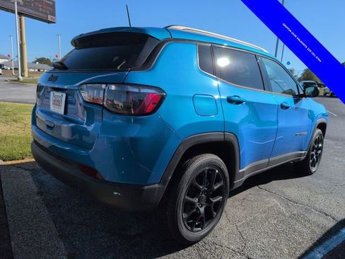 Used 2025 Jeep Compass Latitude w/ Sun & Sound Group AWD/4WD image 2