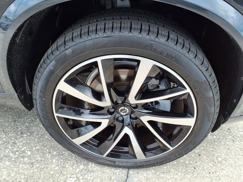 Used 2022 Volvo XC90 T6 Momentum w/ Advanced Package image 9