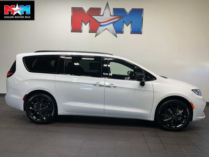 New 2026 Chrysler Pacifica Limited