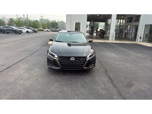 Used 2025 Nissan Altima 2.5 SR FWD image 8