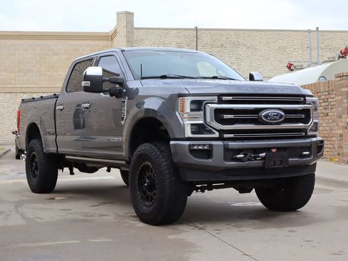 Used 2022 Ford F250 Platinum w/ FX4 Off-Road Package AWD/4WD image 2