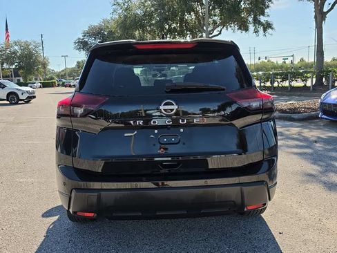 Certified 2025 Nissan Rogue SV FWD image 7