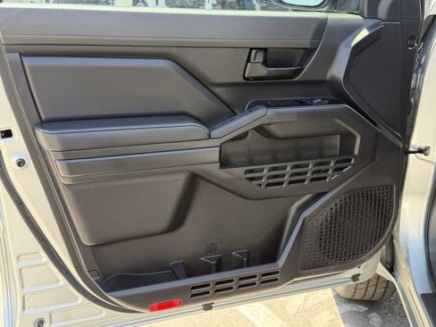 Used 2025 Toyota Tacoma SR AWD/4WD image 19