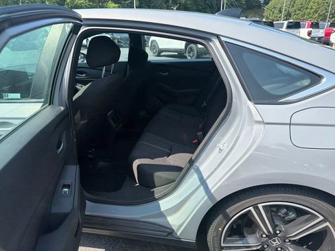 Used 2025 Honda Accord Sport image 9