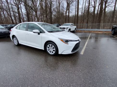 Used 2024 Toyota Corolla LE image 6