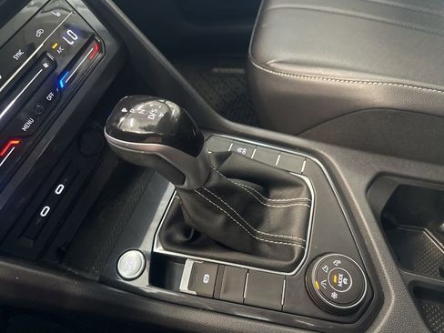 Used 2022 Volkswagen Tiguan SE image 13