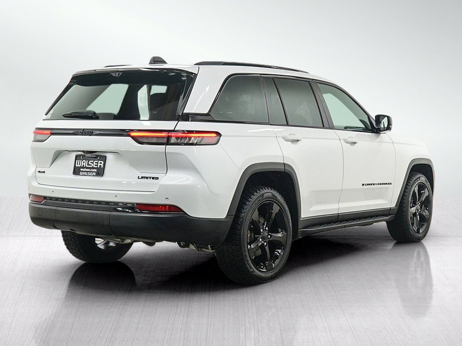 Used 2024 Jeep Grand Cherokee Limited w/ Luxury Tech Group II AWD/4WD image 8