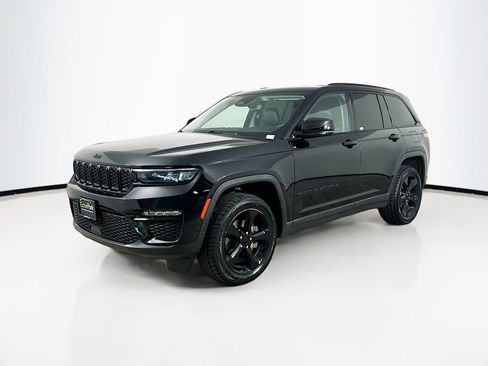 Used 2023 Jeep Grand Cherokee Limited w/ Black Appearance Package AWD/4WD image 3
