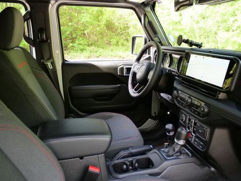 Used 2024 Jeep Wrangler Unlimited Rubicon w/ Technology Group image 45