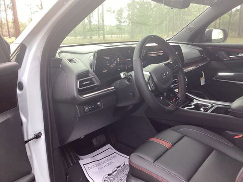 New 2026 Chevrolet Traverse RS w/ LPO, Floor Liner Package FWD image 14