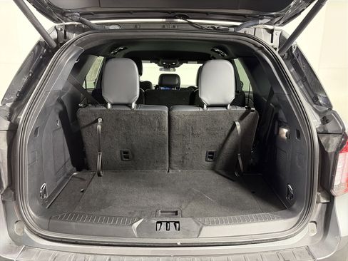 Used 2025 Ford Explorer ST-Line w/ ST-Line Street Pack image 8