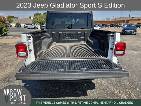 Used 2023 Jeep Gladiator Sport AWD/4WD image 17