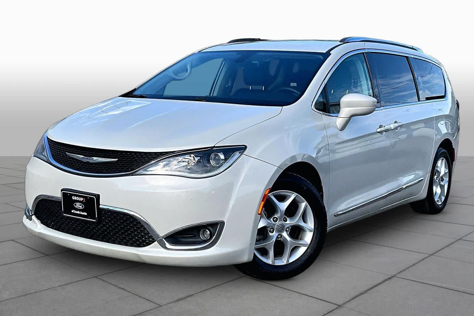 Used 2017 Chrysler Pacifica Touring-L Plus w/ Tire & Wheel Group FWD image 36
