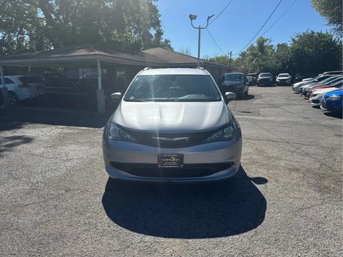 Used 2021 Chrysler Voyager Lxi FWD image 2