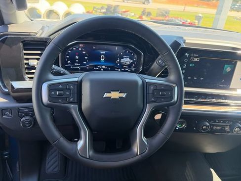 Used 2024 Chevrolet Silverado 1500 LT AWD/4WD image 23