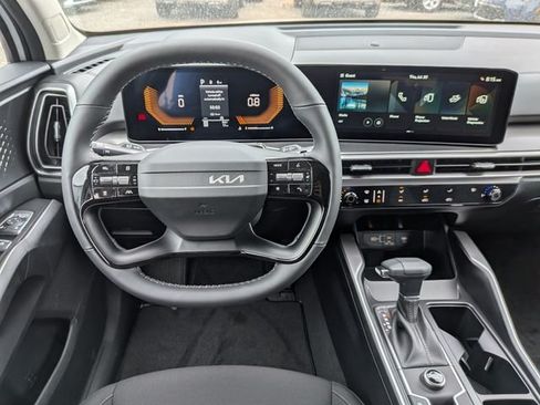 New 2026 Kia Sorento LX FWD image 18