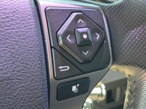 Used 2018 Toyota Tacoma SR5 RWD image 14