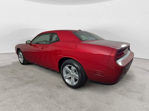Used 2009 Dodge Challenger SE RWD image 3