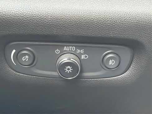 Used 2020 Chevrolet Traverse LT FWD image 21