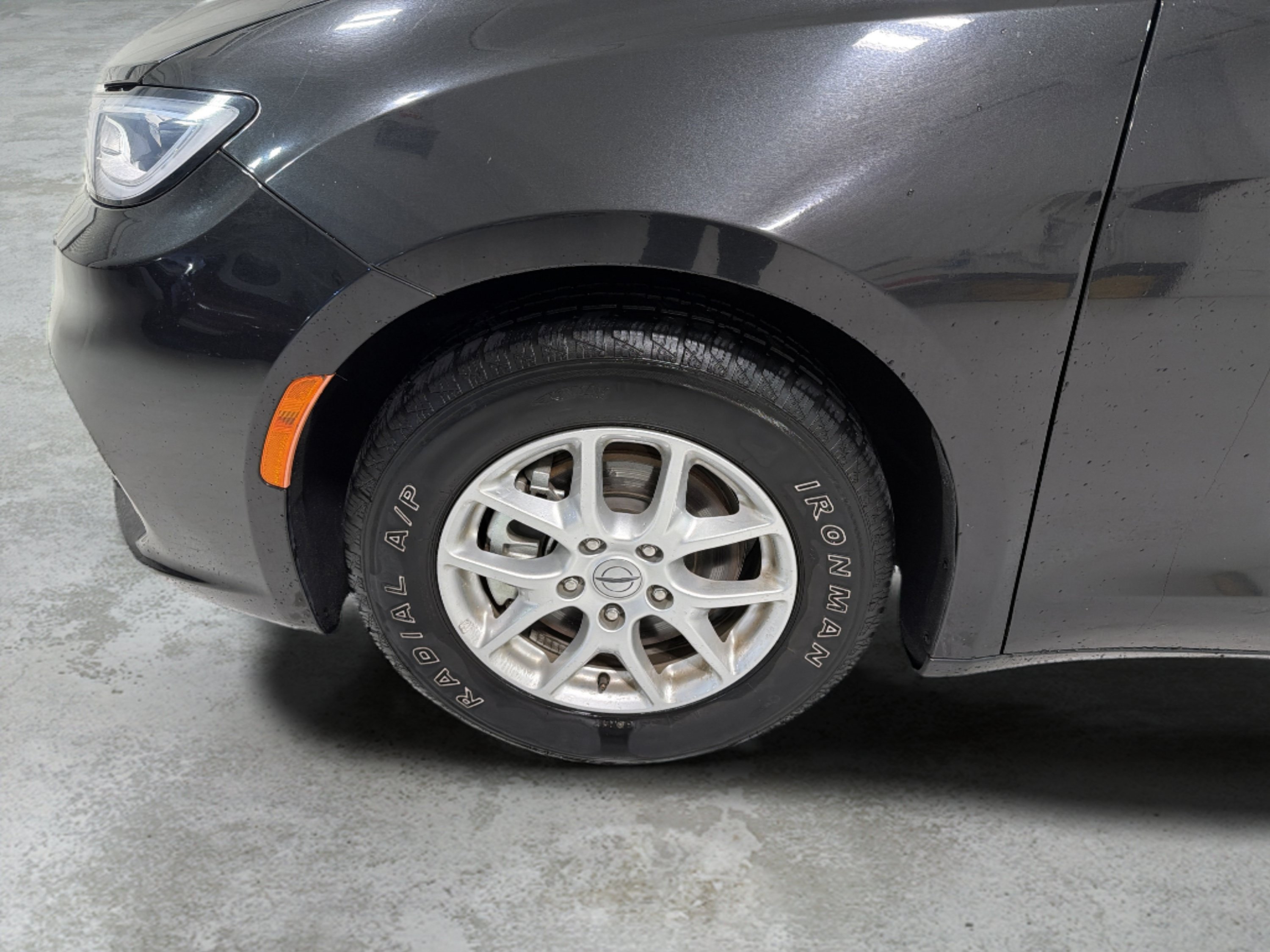Used 2023 Chrysler Pacifica Touring-L FWD image 20