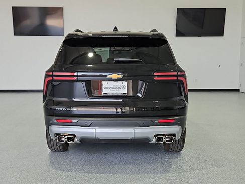 Used 2025 Chevrolet Traverse LT FWD image 7