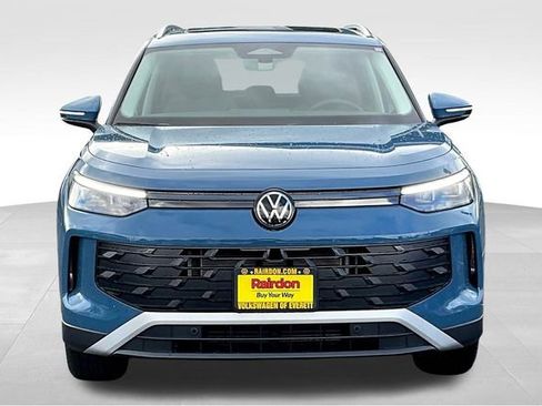 New 2025 Volkswagen Tiguan SE image 15