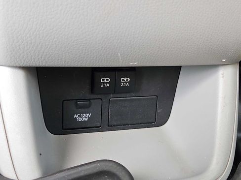 Used 2018 Toyota Highlander XLE AWD/4WD image 43