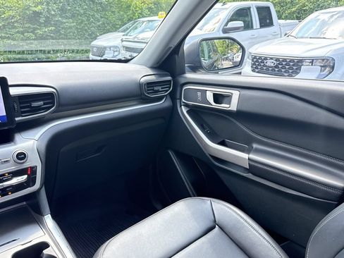 Used 2023 Ford Explorer XLT w/ Equipment Group 202A AWD/4WD image 17