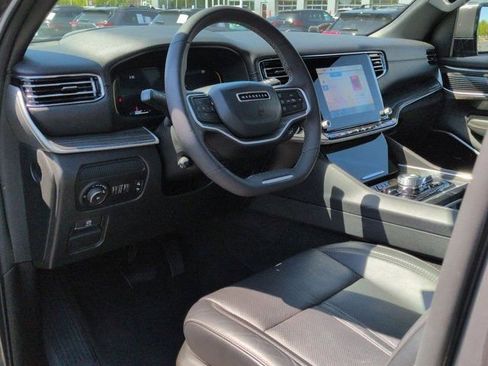 Used 2022 Jeep Wagoneer Series III w/ Premium Group I AWD/4WD image 9