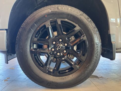 Used 2024 Chevrolet Silverado 1500 Custom image 9