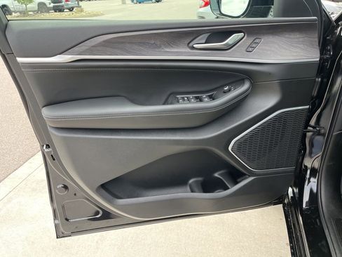 New 2026 Jeep Grand Cherokee L Limited AWD/4WD image 5