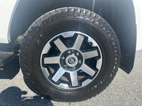 Used 2024 Toyota 4Runner TRD Off-Road Premium image 30