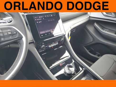 New 2025 Jeep Grand Cherokee Laredo image 13