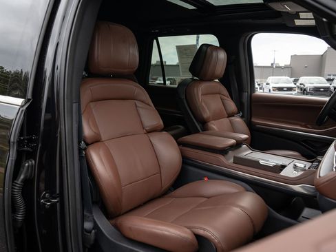 Used 2025 Lincoln Navigator L Reserve image 44