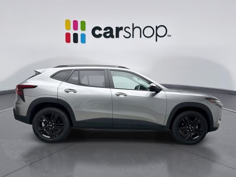 Used 2024 Chevrolet Trax ACTIV w/ Sunroof Package FWD image 6