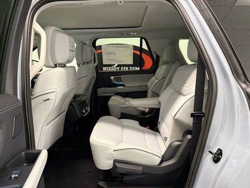 New 2026 Ford Expedition Platinum image 17