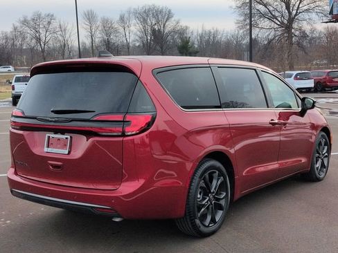 New 2026 Chrysler Pacifica Select FWD image 5