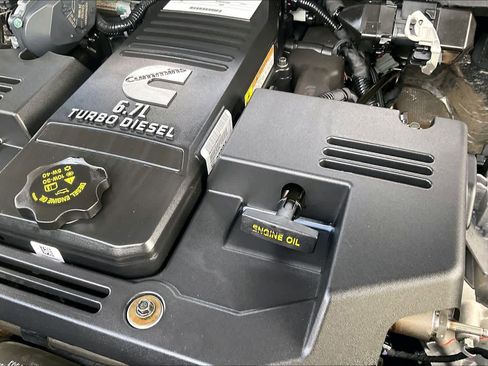 Used 2024 RAM 2500 Laramie AWD/4WD image 33