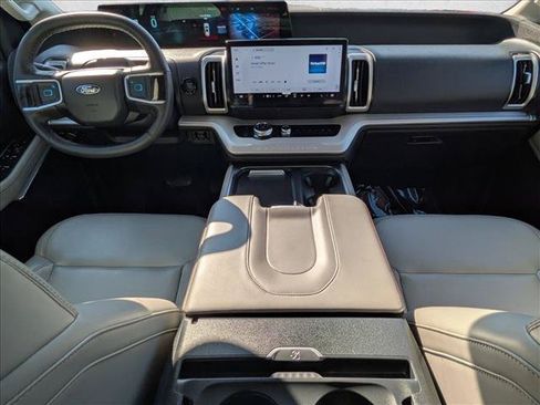 Certified 2025 Ford Expedition Active AWD/4WD image 17