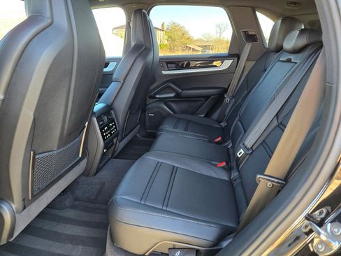 Certified 2025 Porsche Cayenne image 34
