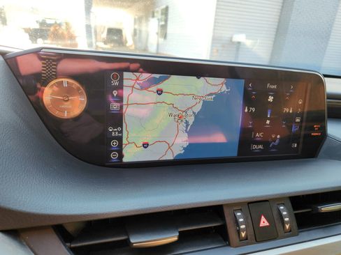 Used 2019 Lexus ES 300h image 25